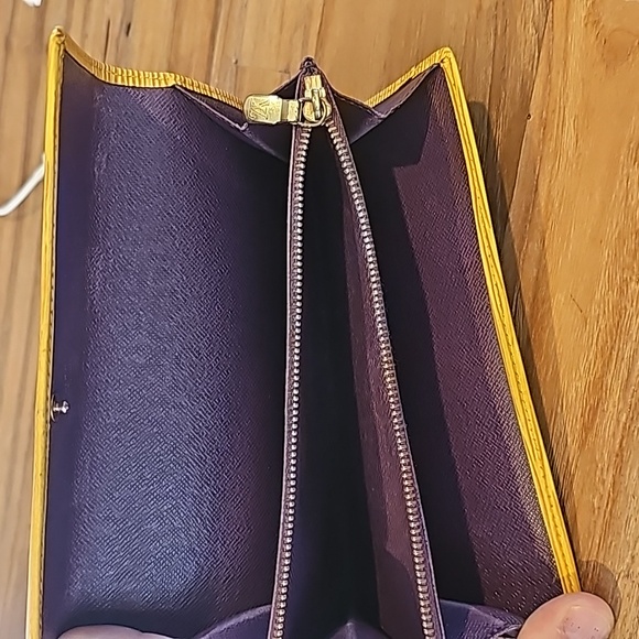 Louis Vuitton Epi Long wallet with crossbody chain - Picture 2 of 11